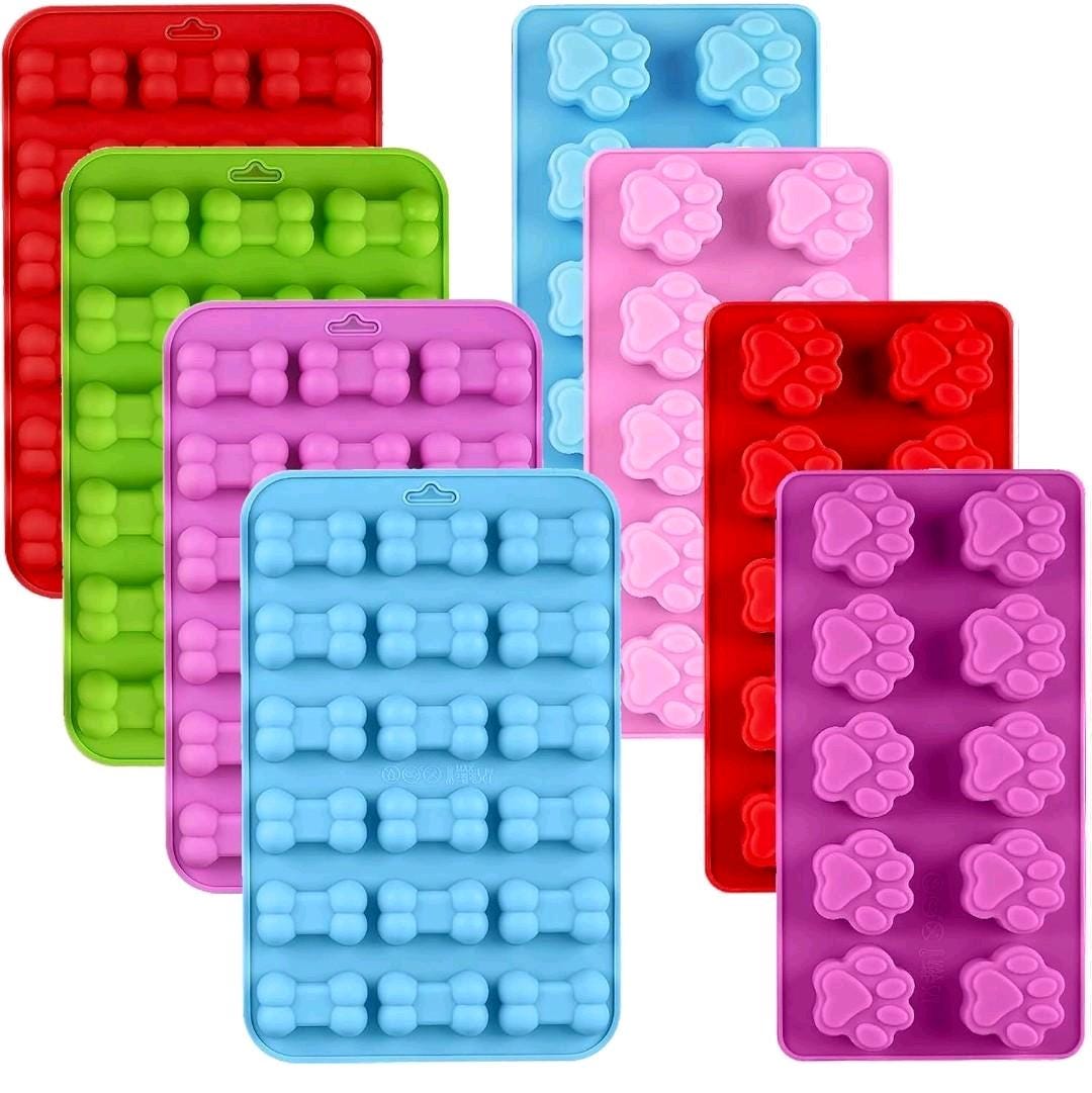 From your kitchen to your best friends tummy! - Dog cookbook and nutrition guide W/ 2 FREEE silicone molds for recipes!