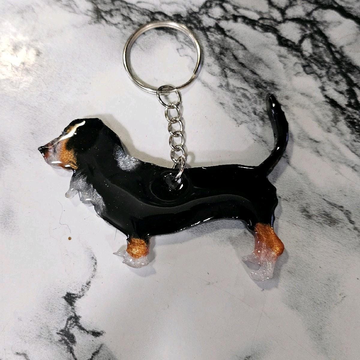 Customizable Resin Basset Hound - Keychain or 3D magnet (send photos or pick any color)