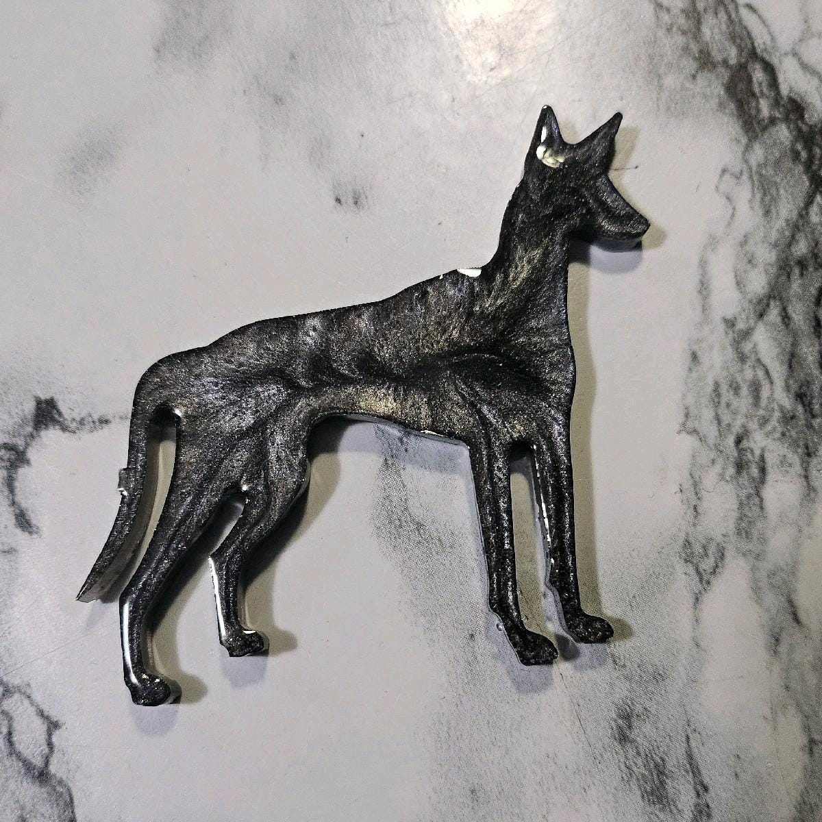 Customizable Resin Xoloitcuintle - Mexican hairless dog - Keychain or 3D magnet (send photos or pick any color)