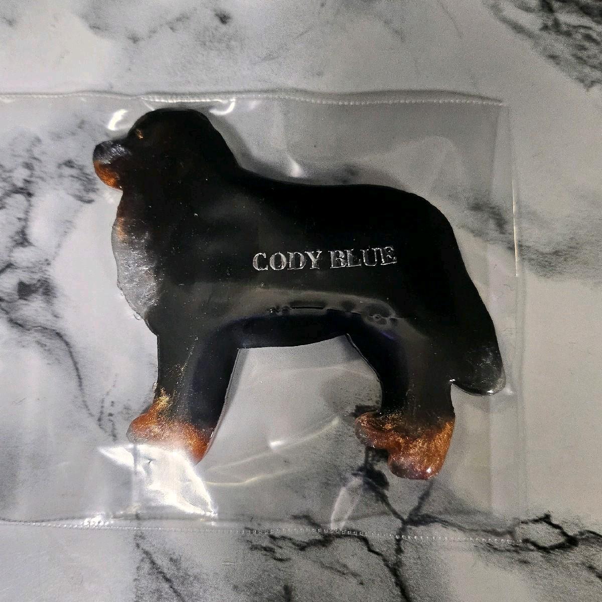 Customizable Resin Bernese Mountian Dog - Keychain or 3D magnet (send photos or pick any color)